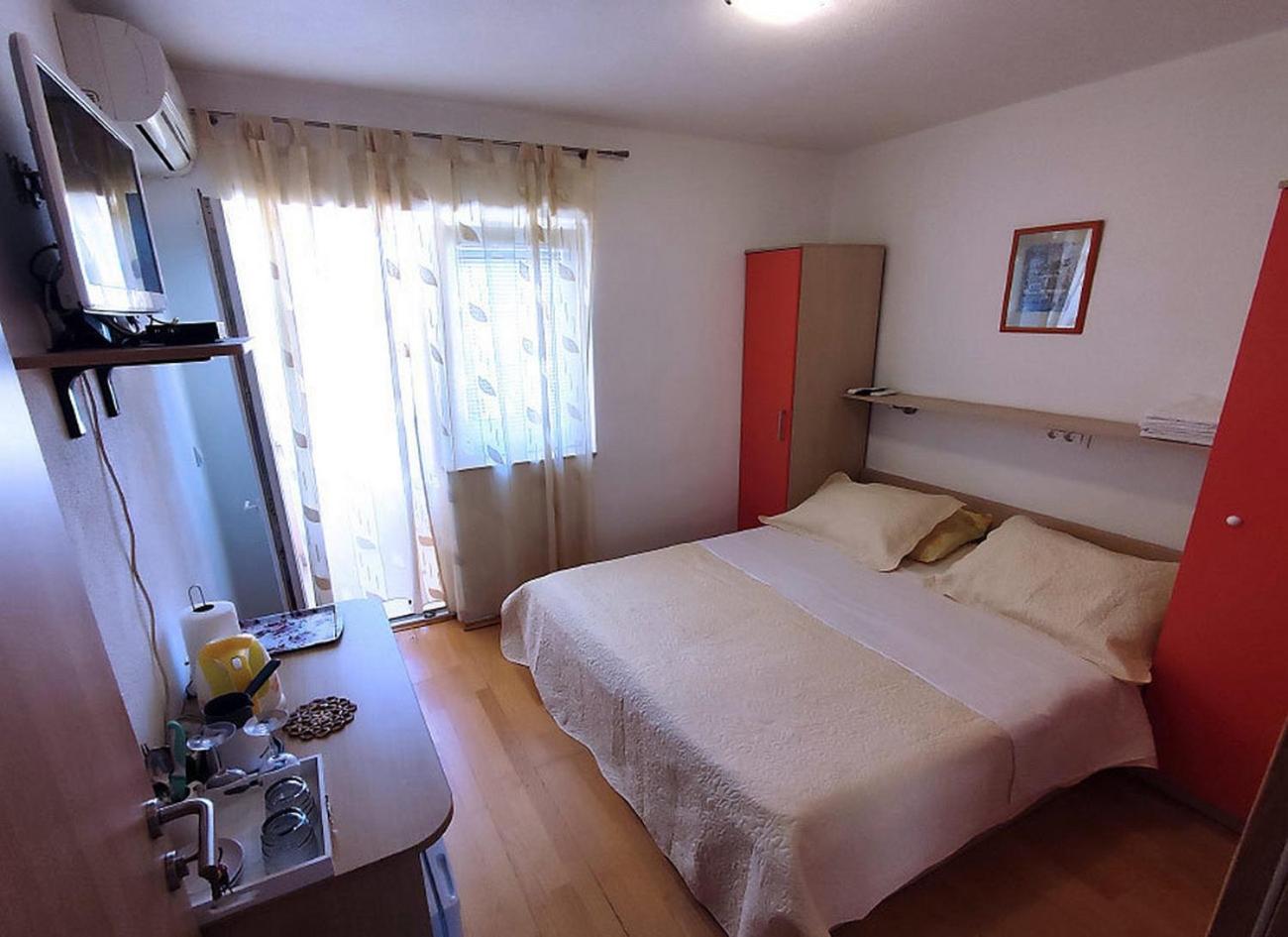 Apartments And Rooms By The Sea Tucepi, Makarska - 6058 Экстерьер фото