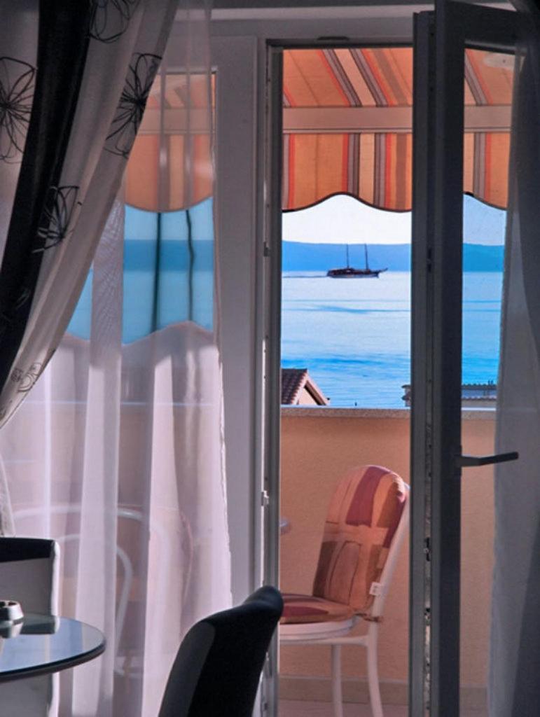 Apartments And Rooms By The Sea Tucepi, Makarska - 6058 Экстерьер фото