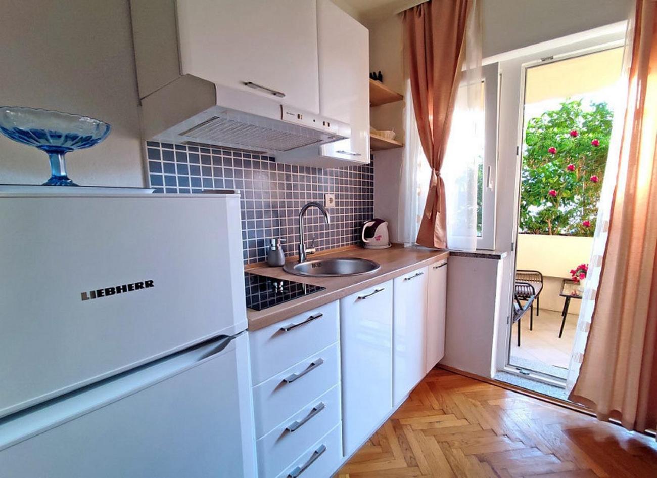 Apartments And Rooms By The Sea Tucepi, Makarska - 6058 Экстерьер фото